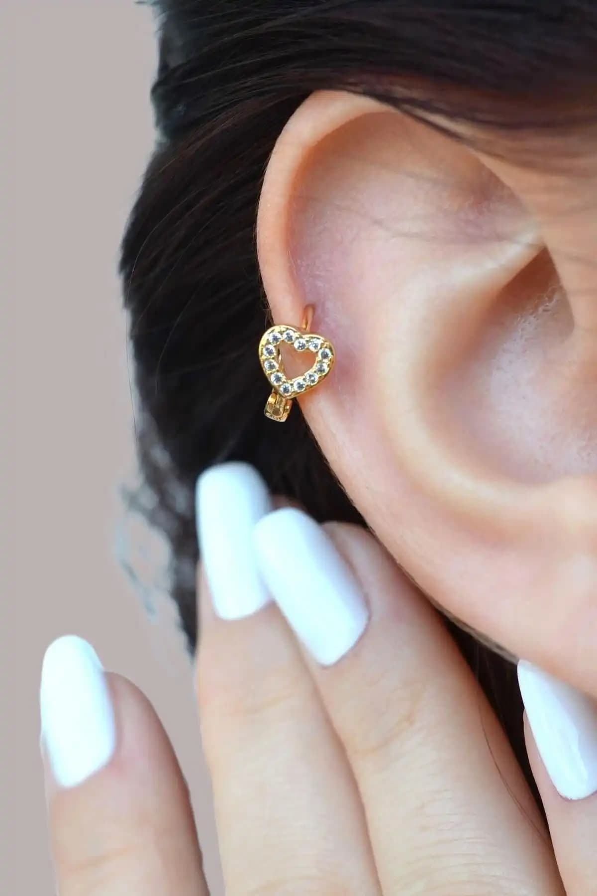 Kalp Model Helix Kıkırdak Tragus Piercing: Şık ve Dayanıklı Tasarım Özellikleri