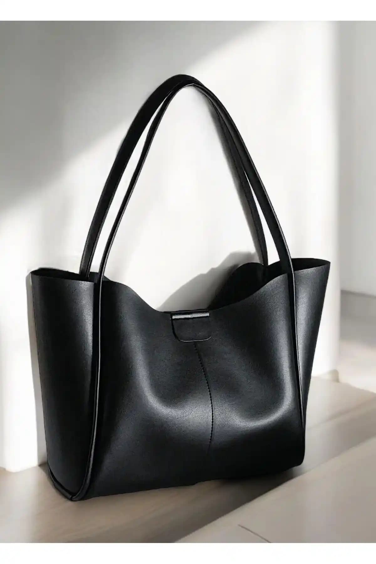 Katusa Kadın Siyah Mıknatıslı El ve Omuz Çantası: Şıklık ve Fonksiyonelliğin Birleşimi