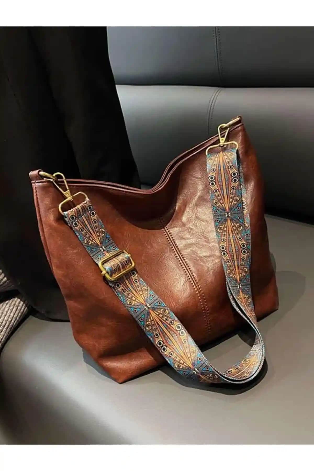 Katusa Kadın Taba Fermuarlı Etnik Desenli Askılı Omuz Çantası Günlük Şıklık ve Fonksiyonellik