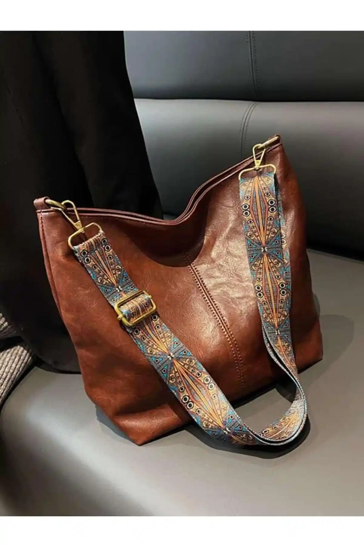 Katusa Kadın Taba Fermuarlı Etnik Desenli Askılı Omuz Çantası Günlük Şıklık ve Fonksiyonellik