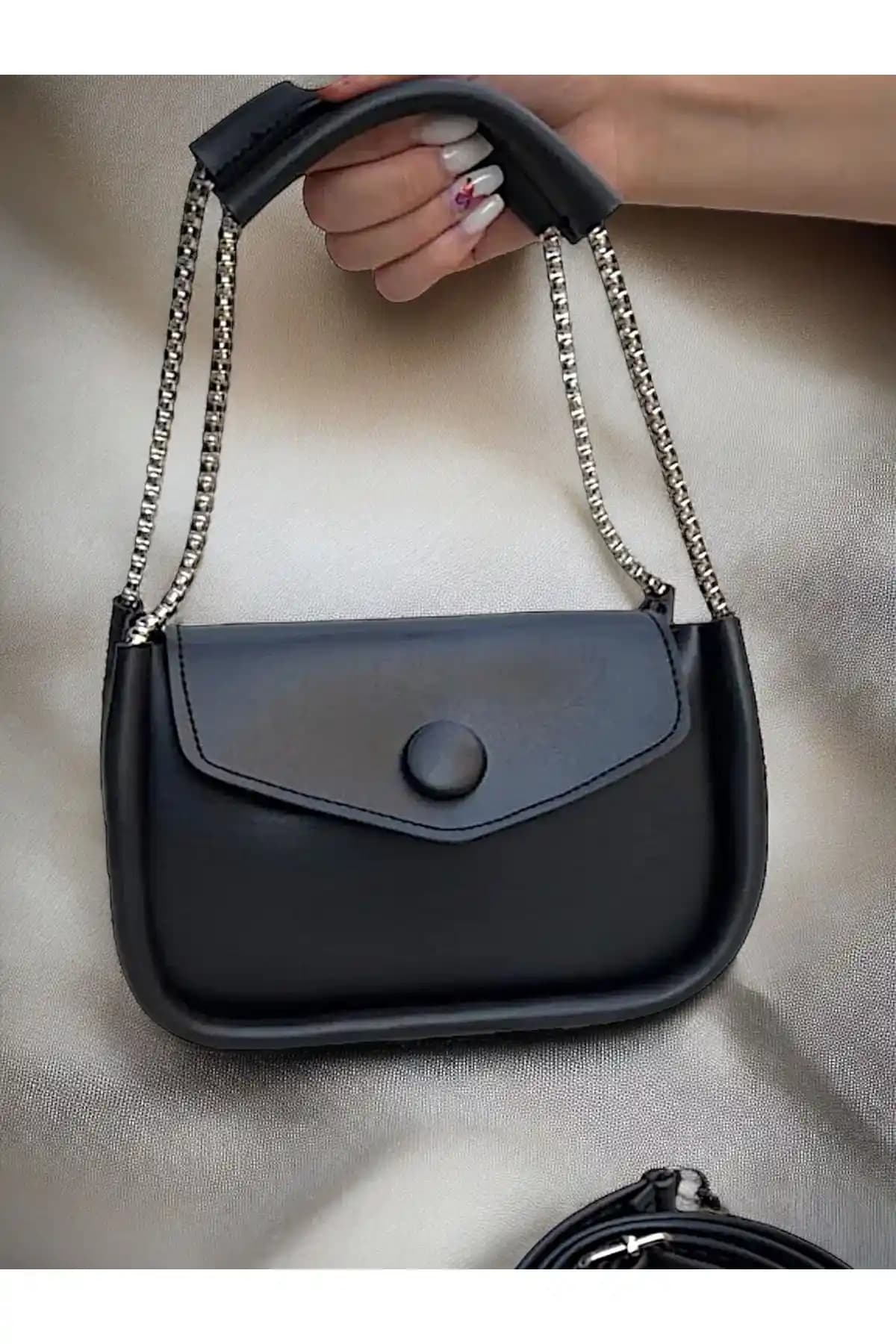 Katusa Siyah Zincirli Baget Çanta: Şık ve Dayanıklı Günlük Kullanım Aksesuarı