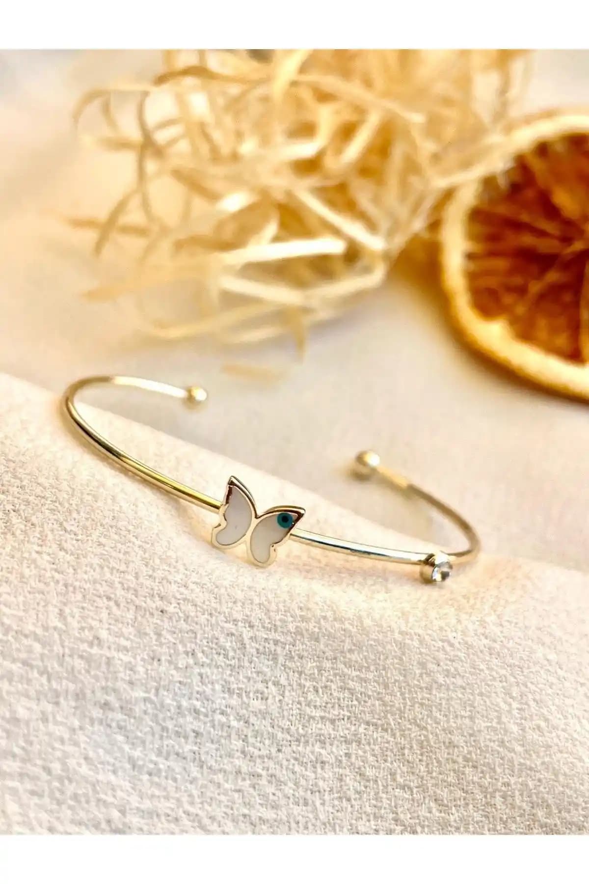 KBC STORE Butterfly Bileklik: Zarif ve Dayanıklı Altın Renkli Takı Seçeneği