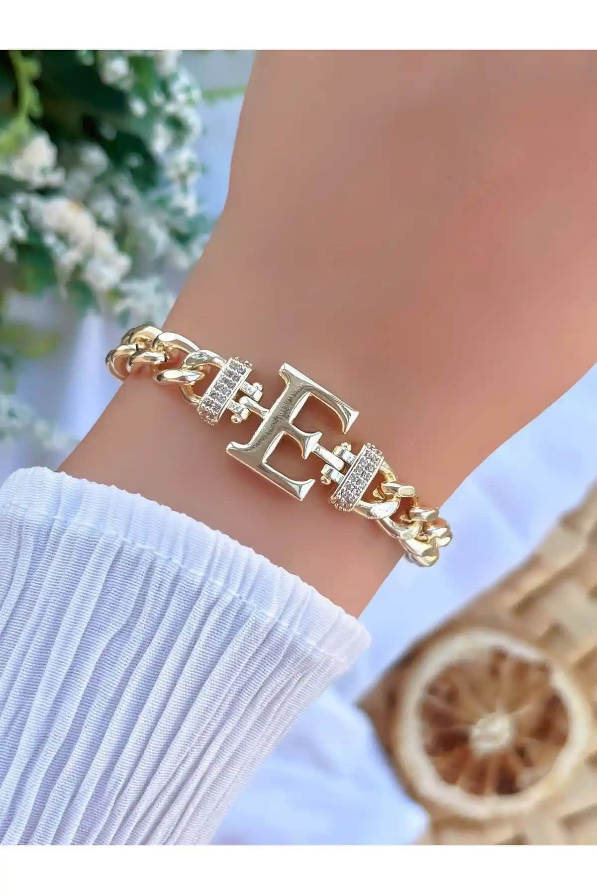 KBC STORE Harfli Zincir Bileklik E Harfi ile Şıklık ve Dayanıklılık Sunar