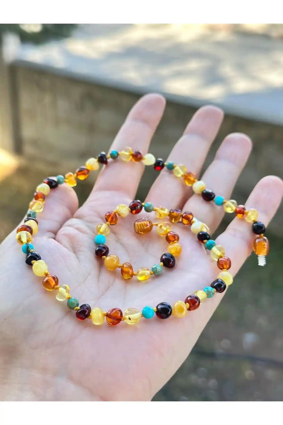 Kehribarlı Kahverengi Doğal Taş Kolye Yetişkinler İçin Şık ve Otantik Tasarım