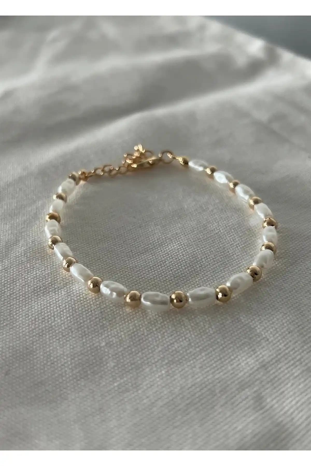 KİLİGİSTANBUL İncili Bileklik ve Halhal: Modern ve Zarif Takı Seçenekleri