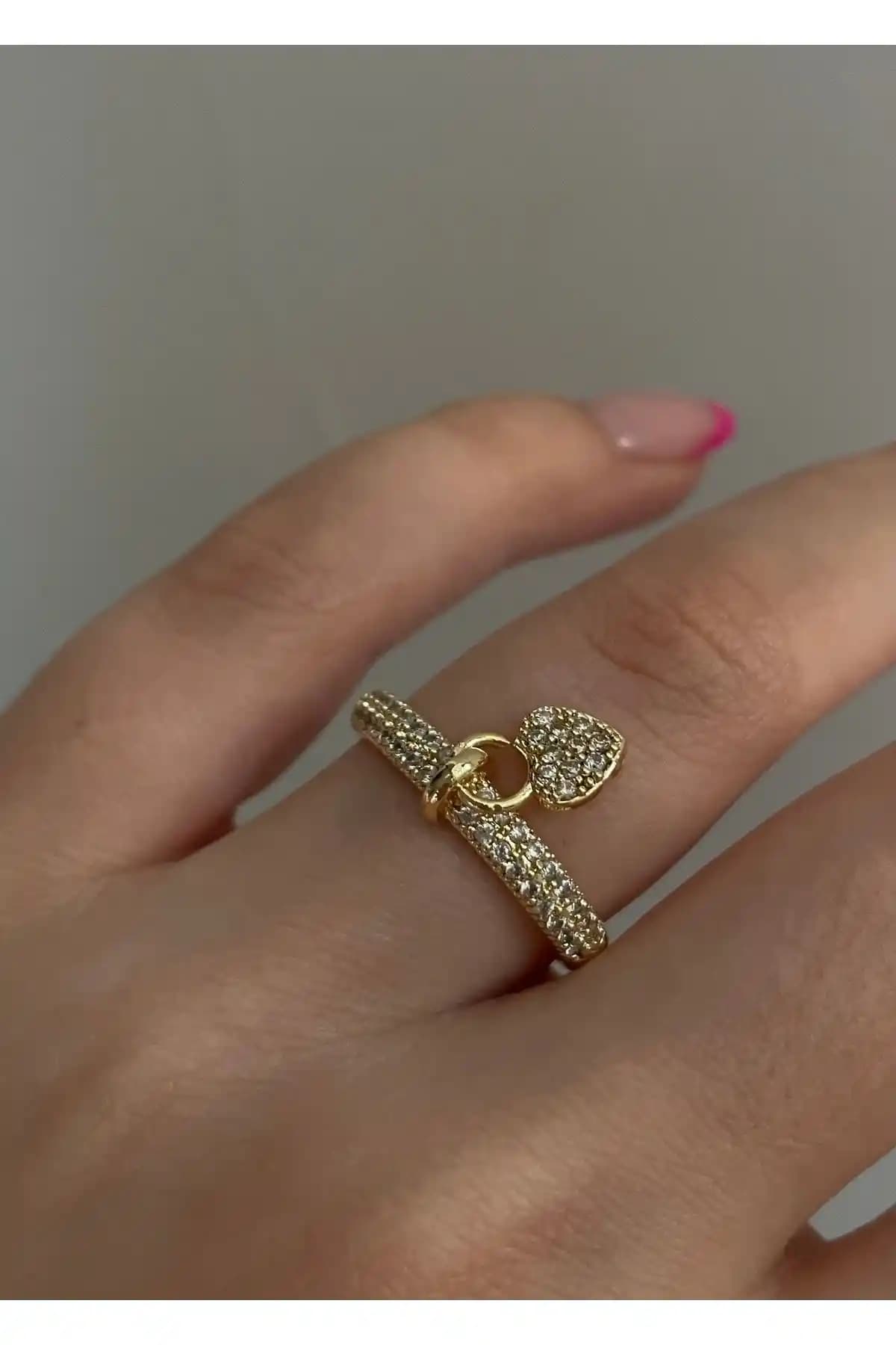 Kılıgıstanbul Sallantılı Kalpli Yüzük: Şık ve Ayarlanabilir Takı Tasarımı