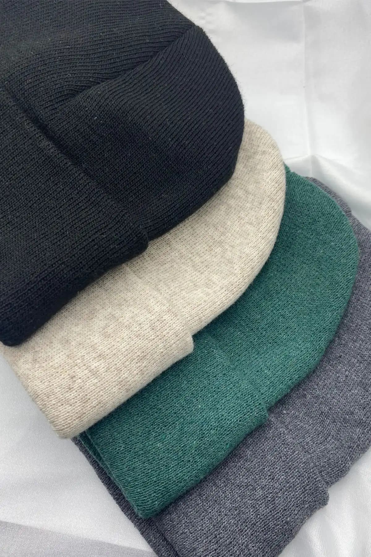 KISCHE Unisex Katlamalı Renkli Bere Seti Modern ve Çok Yönlü Tasarım