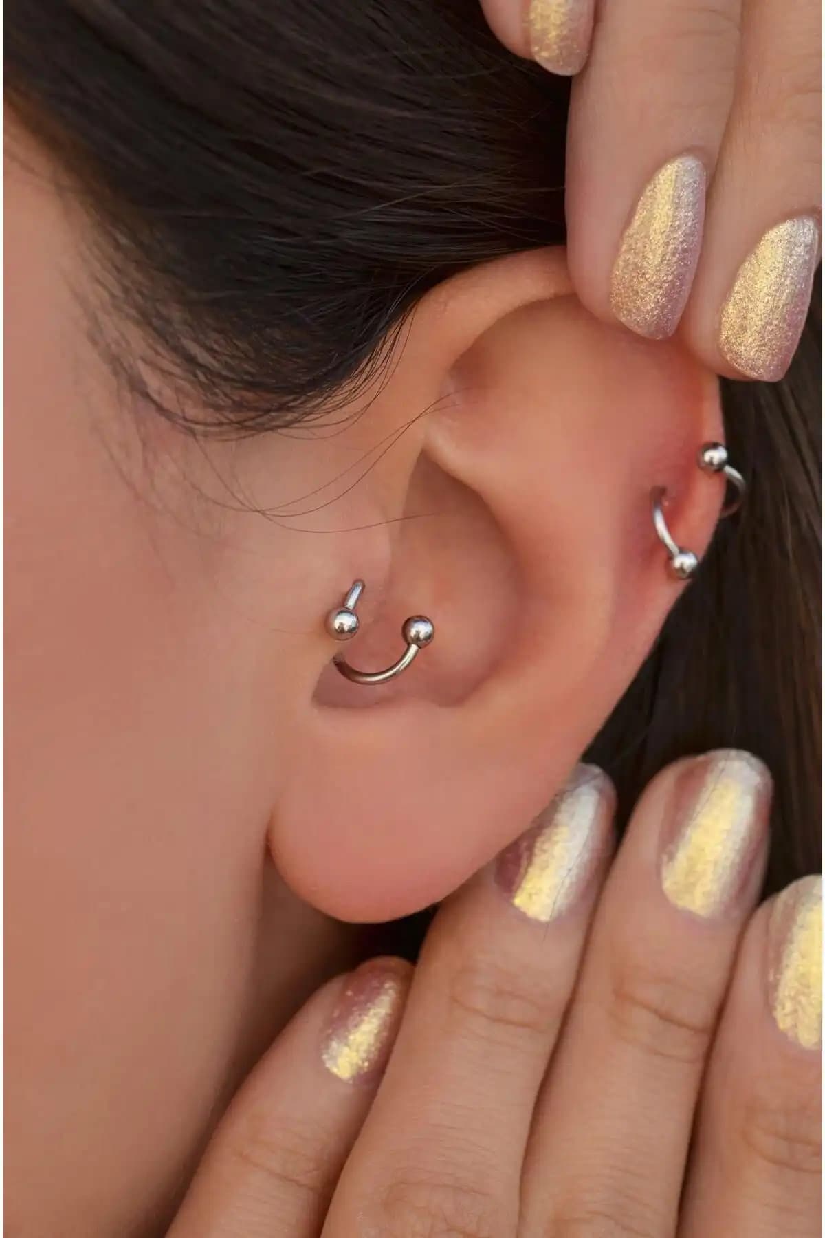Kıvrımlı Çelik Spiral Piercing: Modern ve Dayanıklı Kıkırdak Aksesuarı
