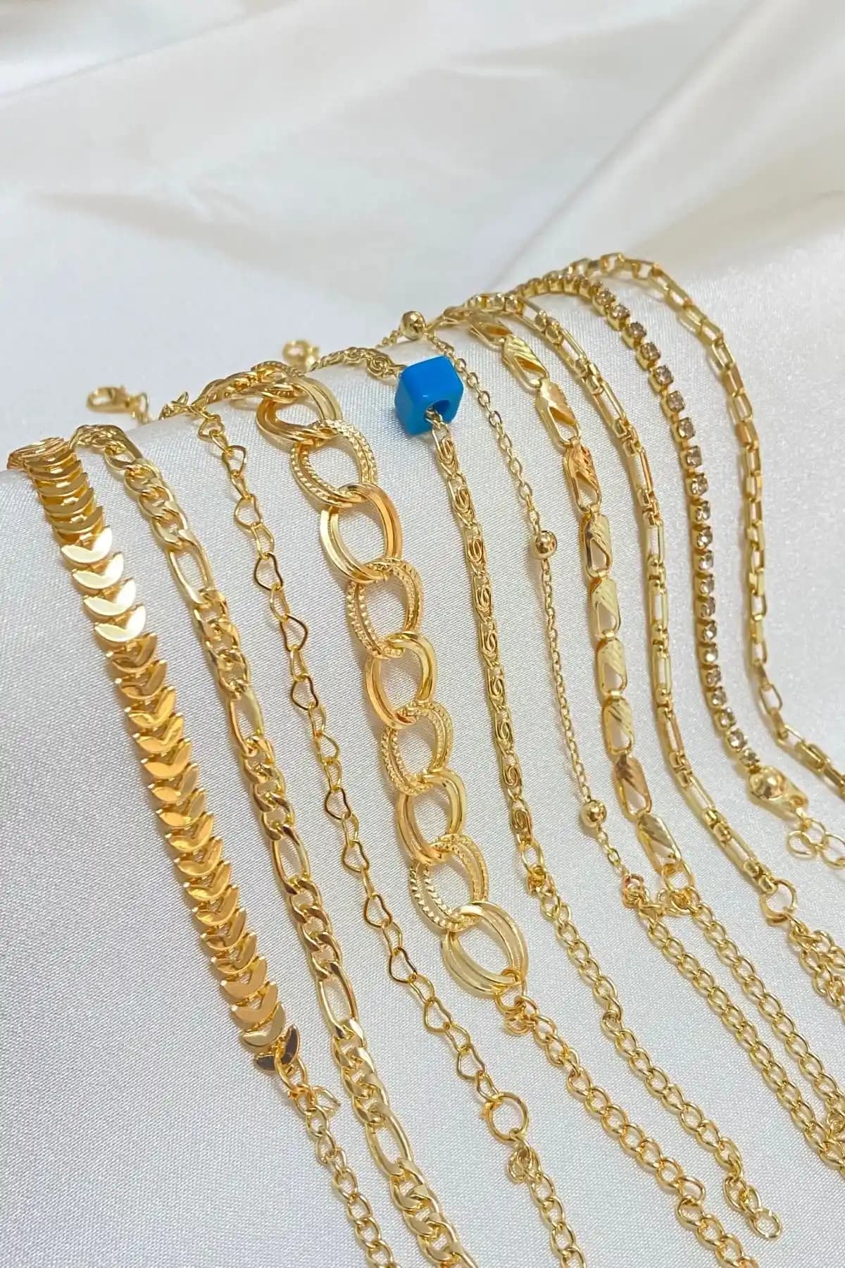 KOBA Altın Kaplama 10'lu Kadın Bileklik Seti Şıklık ve Zarafetin Modern Yansıması