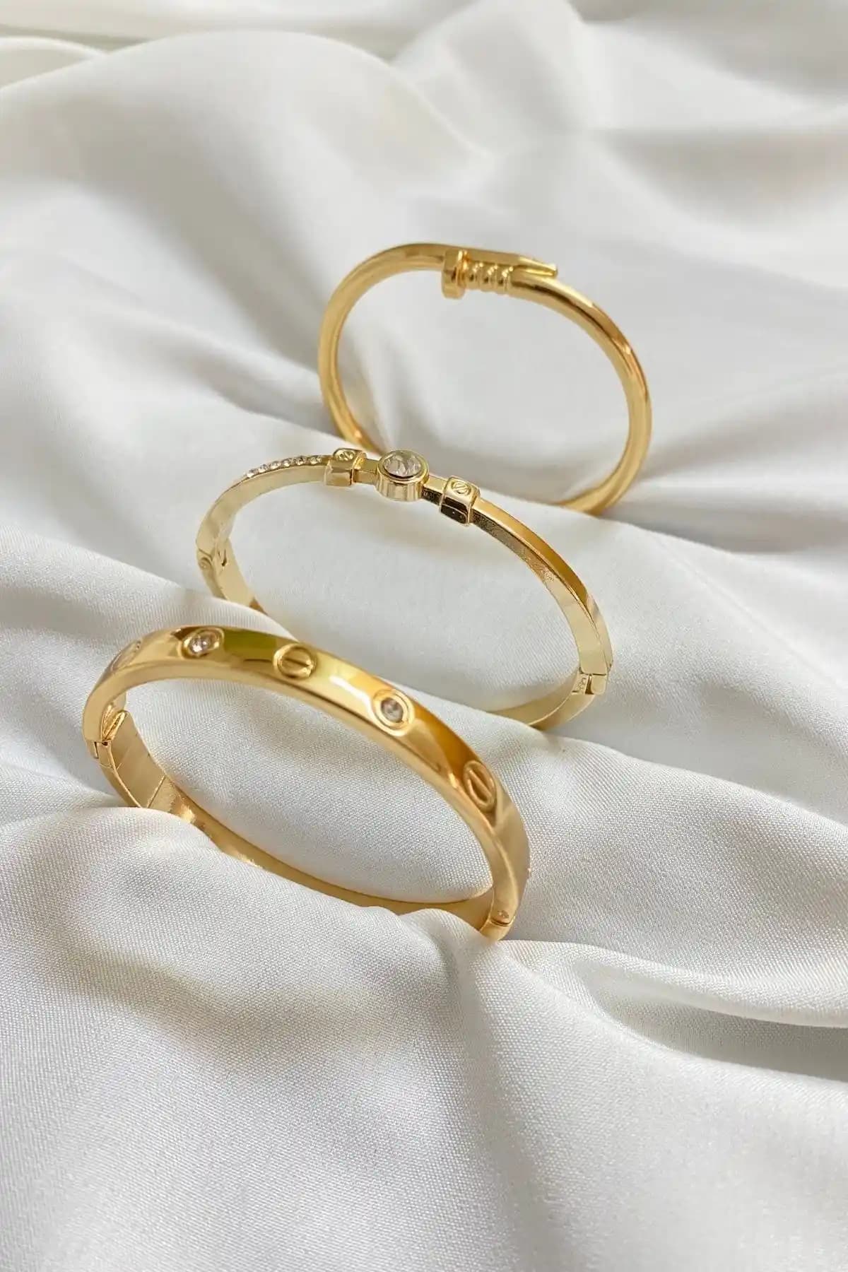 KOBA Altın Kaplama Kadın Kombin Bileklik: Şıklık ve Zarafetin Modern Yansıması