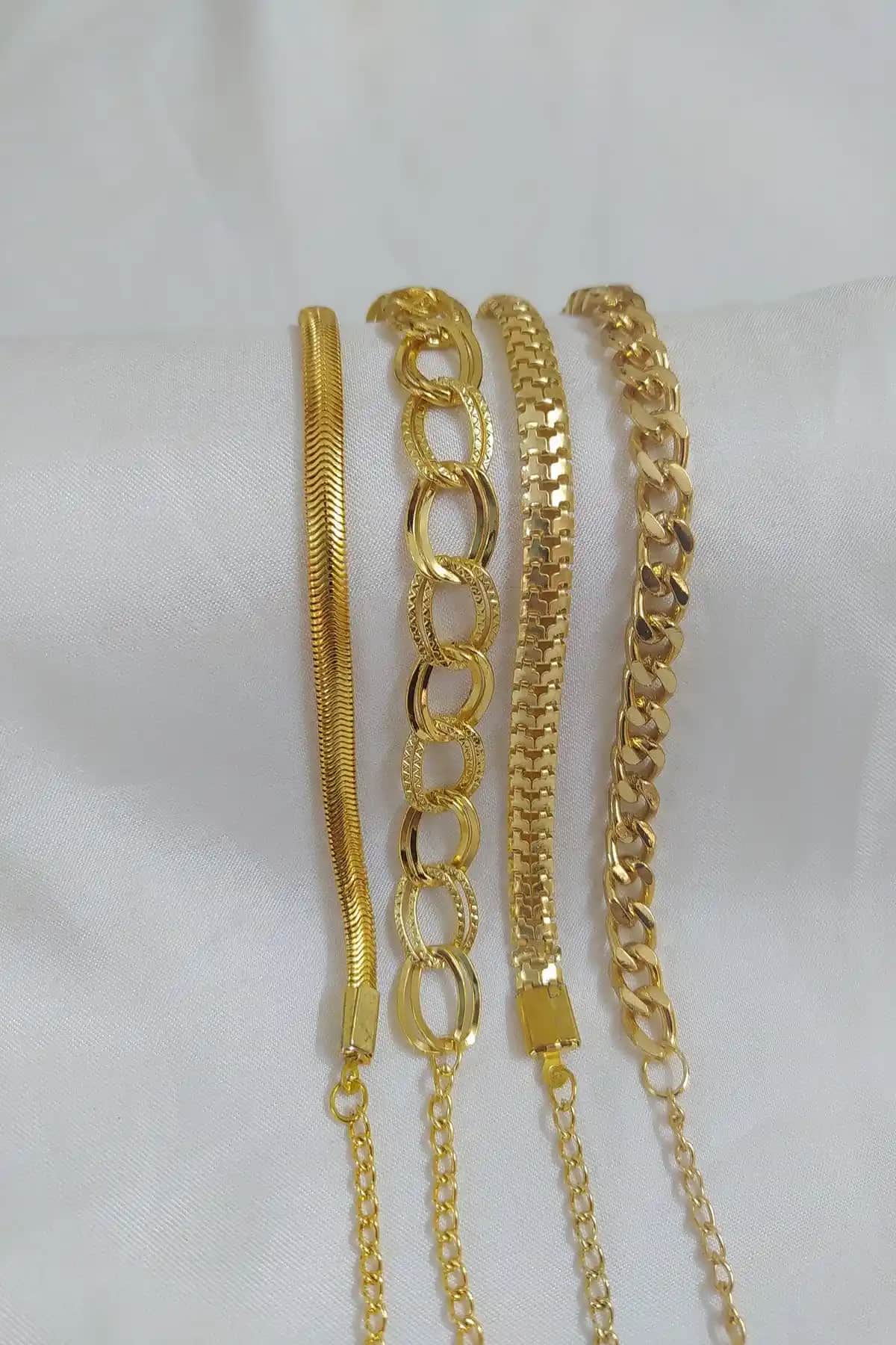 KOBA Kadın Kombin Bileklik: Zarif ve Çok Yönlü Altın Renkli Aksesuar Seçeneği