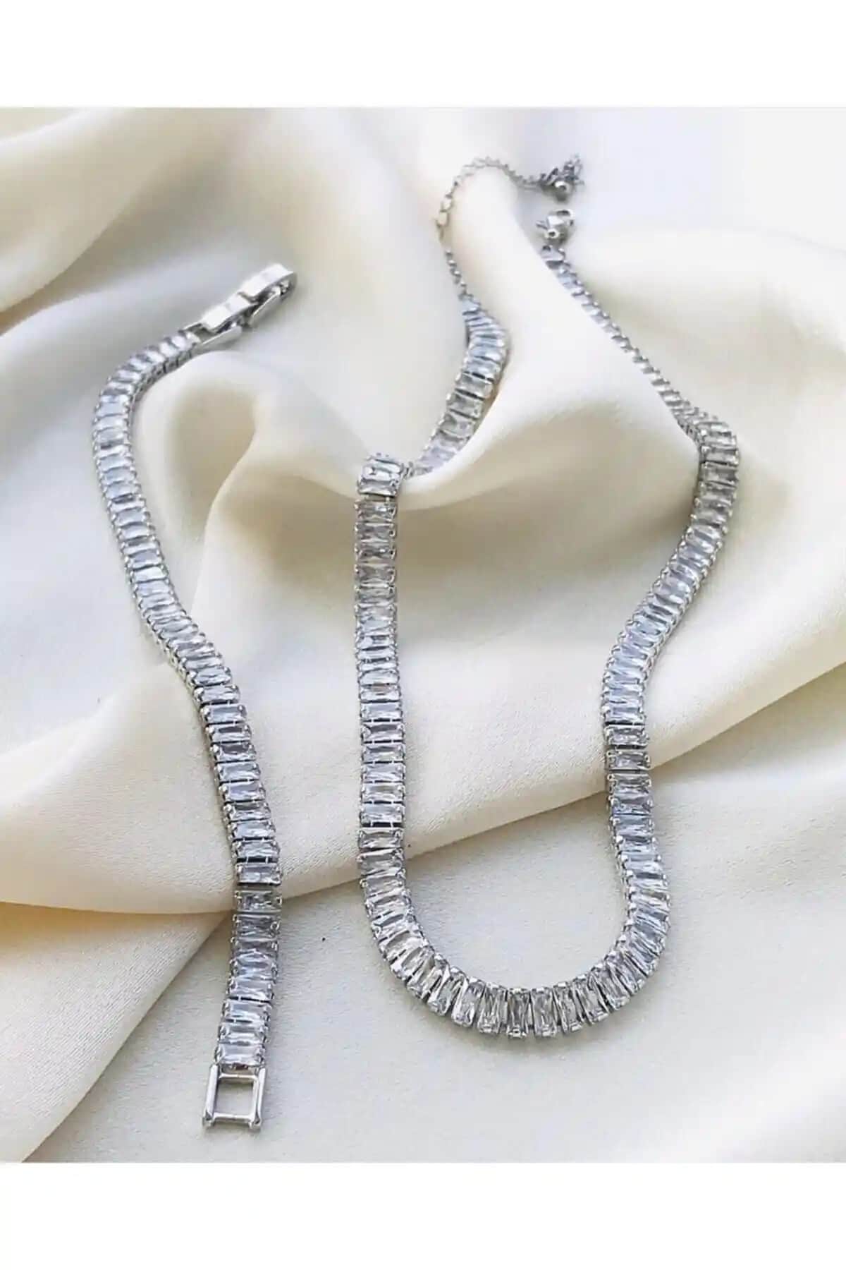 Kuyumcu Askım Gümüş Su Yolu Seti: Zarif ve Dayanıklı Takı Tasarımı