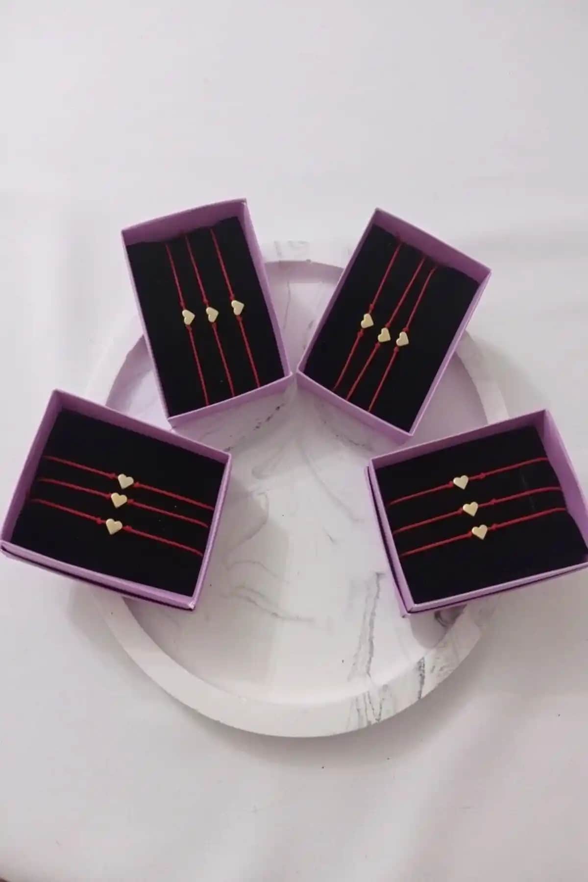 Lade 3'lü Arkadaşlık Bilekliği: Sevgiyi ve Bağları Simgeleyen Şık Takı Seçenekleri