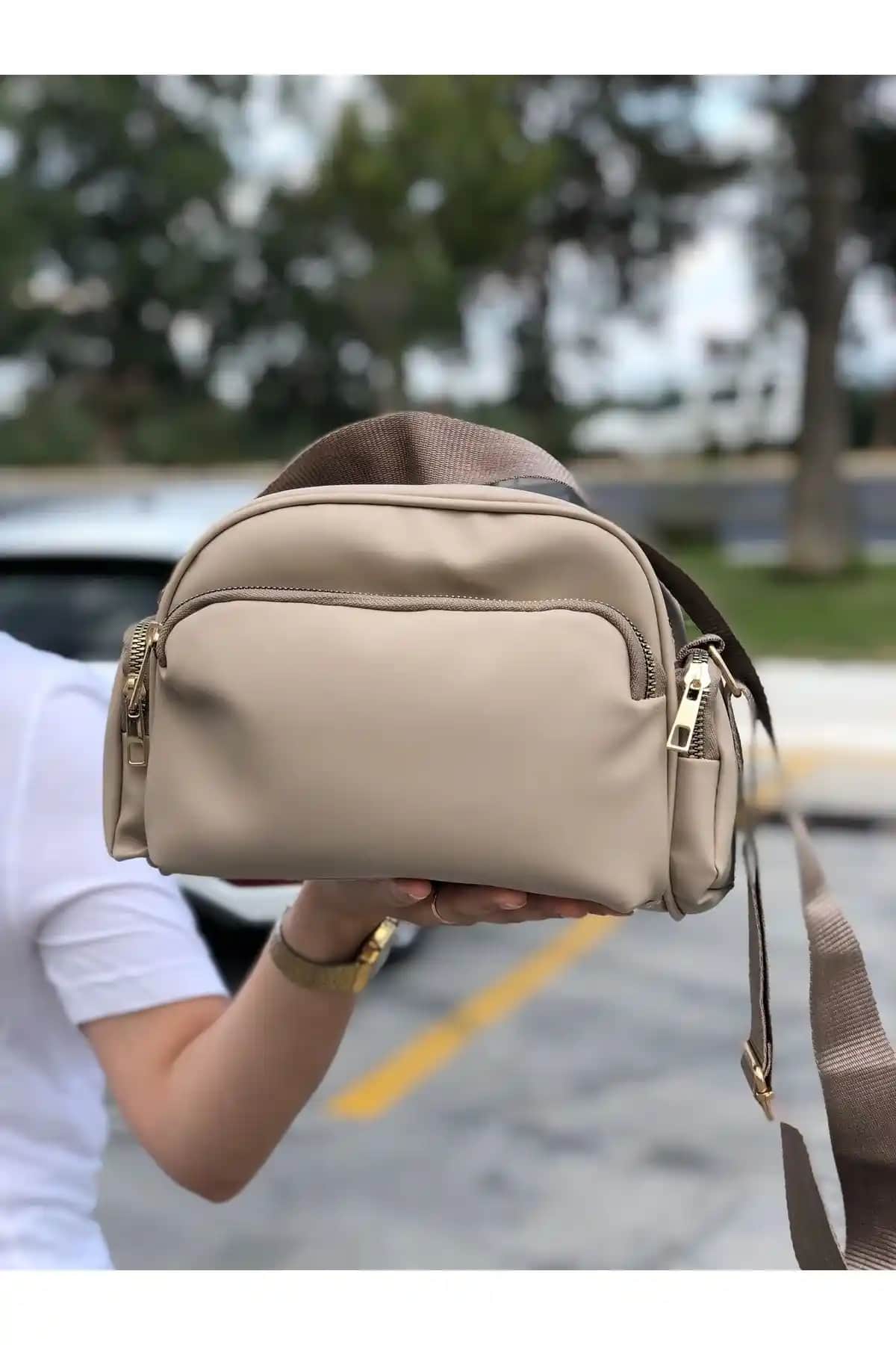 Lebina Bol Gözlü Omuz Çantası: Günlük Şıklık ve Fonksiyonellik Sunan Tasarım