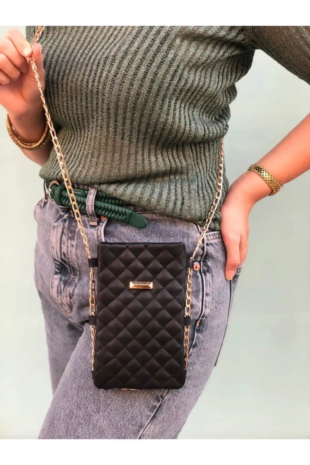 Lebina Siyah Zincirli Telefon Çantası: Şık ve Kullanışlı Günlük Aksesuar