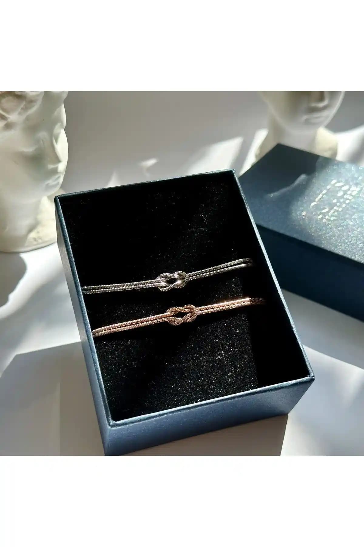 LOTUS JW Düğüm Çift Bileklik: Zarif ve Dayanıklı 925 Ayar Gümüş Aksesuar