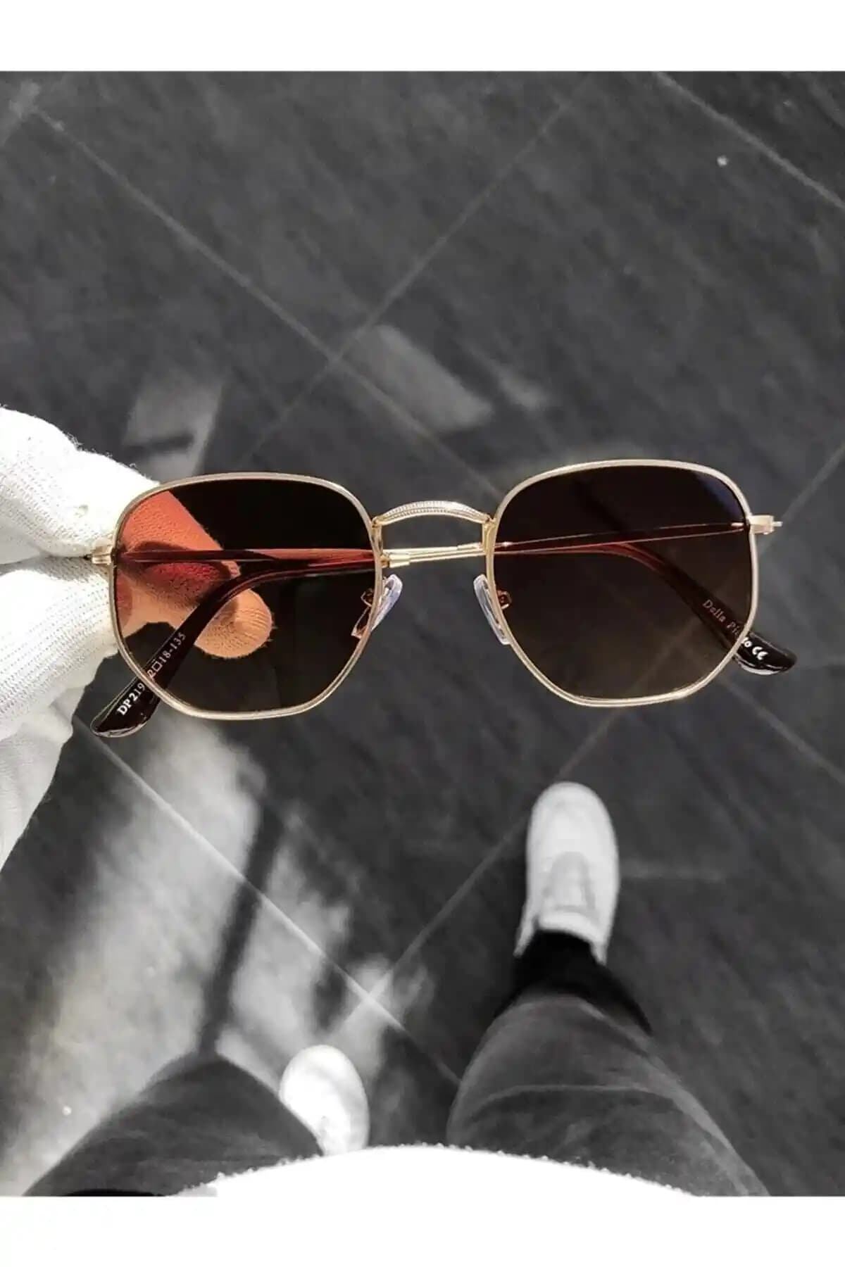 Macerati Unisex Gold Kahve Güneş Gözlüğü: Modern ve Şık Tasarım ile Göz Sağlığını Koruyun