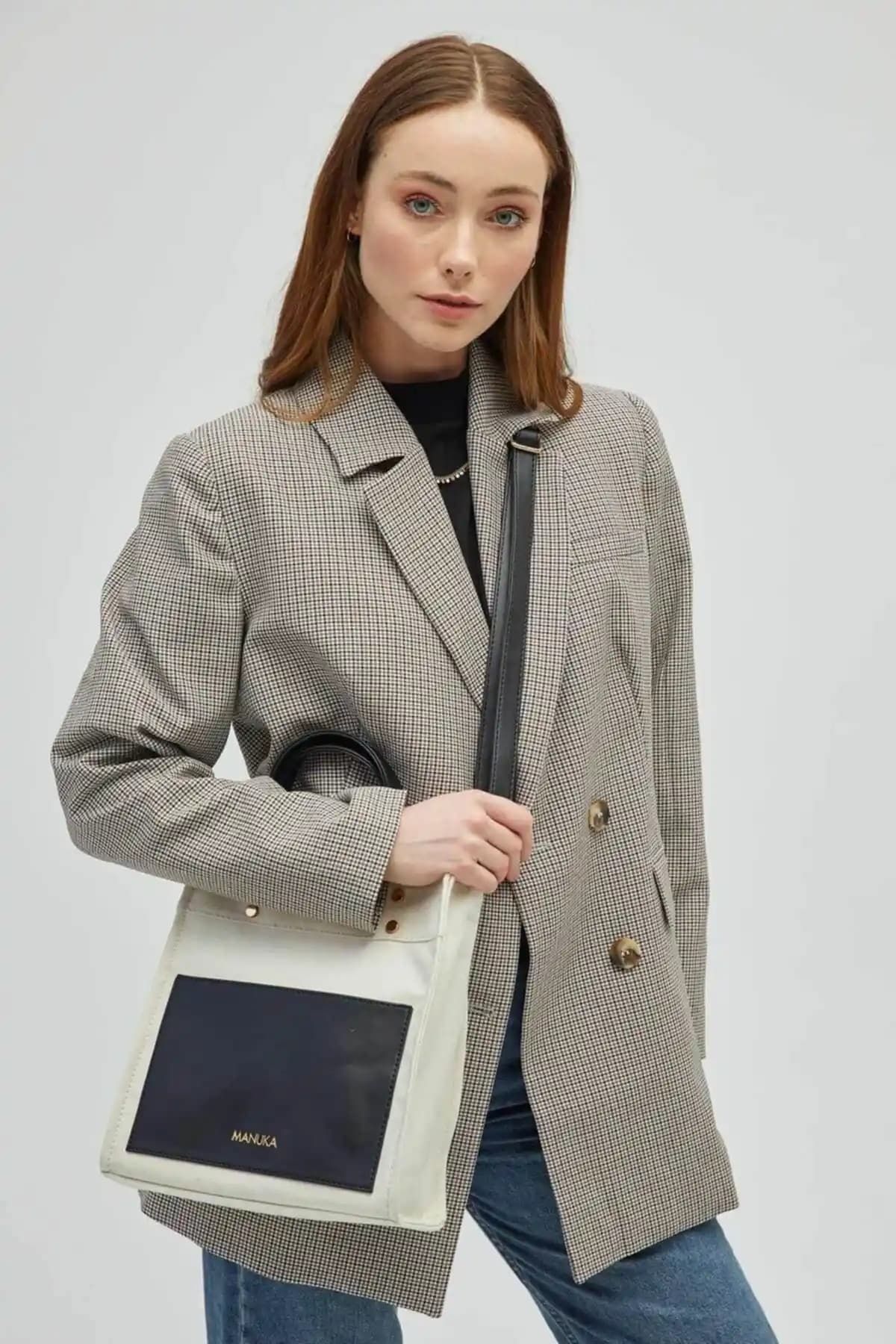 Manuka Kadın Siyah Deri Kanvas Çanta Günlük ve Şık Tasarım ile Dayanıklılık Sunar