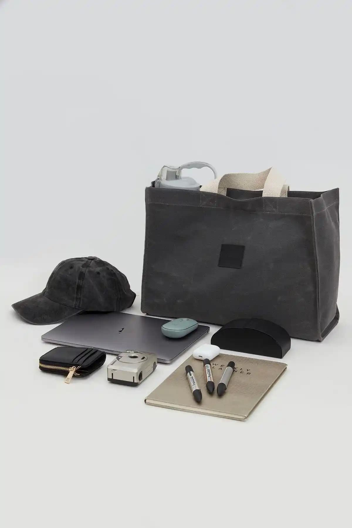 2025'te Manuka Kanvas Çanta ile Günlük Şıklık ve Fonksiyonun Sırrı