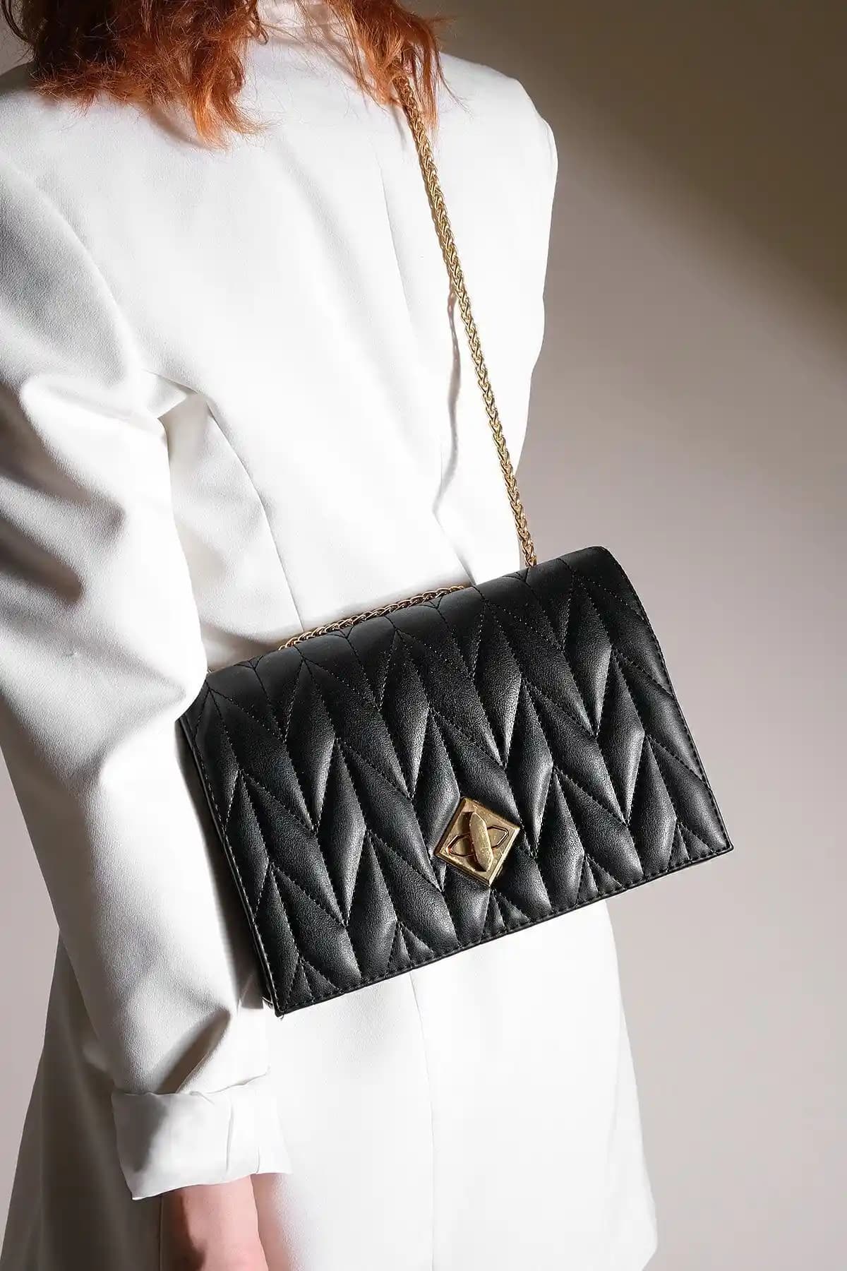 Marjin Delbin Kadın Zincirli Omuz Çantası Şık ve Kullanışlı Tasarım Özellikleri