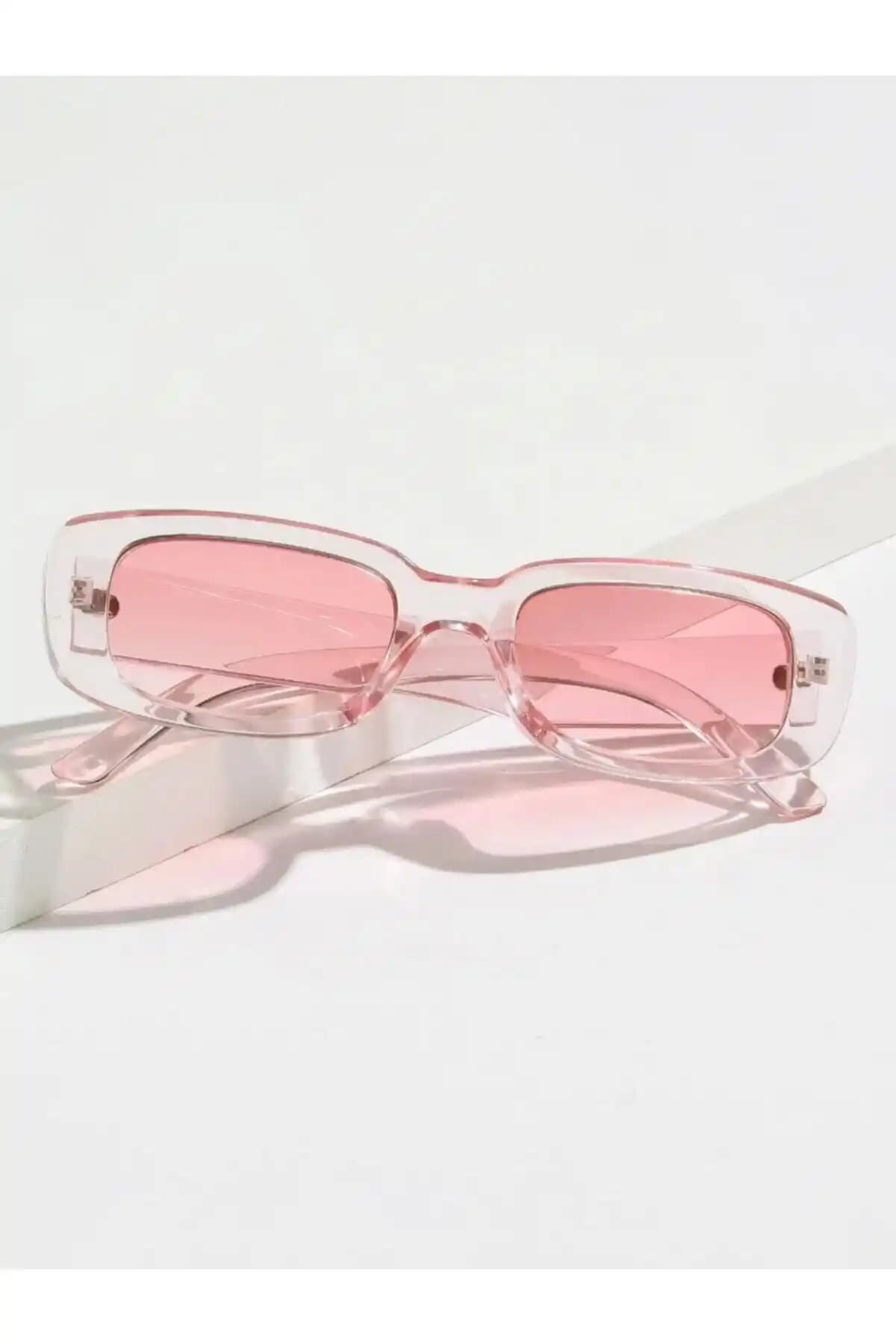 Mathilda Chunky Frame Vintage Pembe Güneş Gözlüğü Şıklık ve Koruma Sunan Modern Tasarım