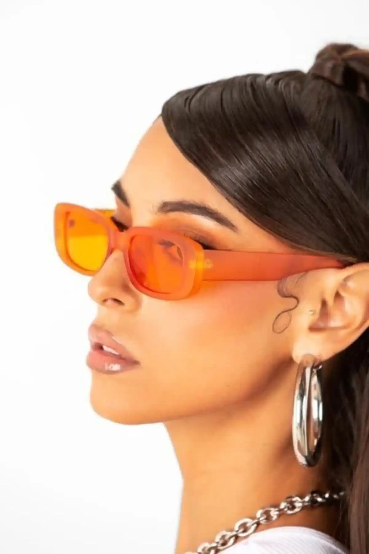 Mathilda Vintage Turuncu Güneş Gözlüğü: Şık ve Koruyucu Tasarım Özellikleri