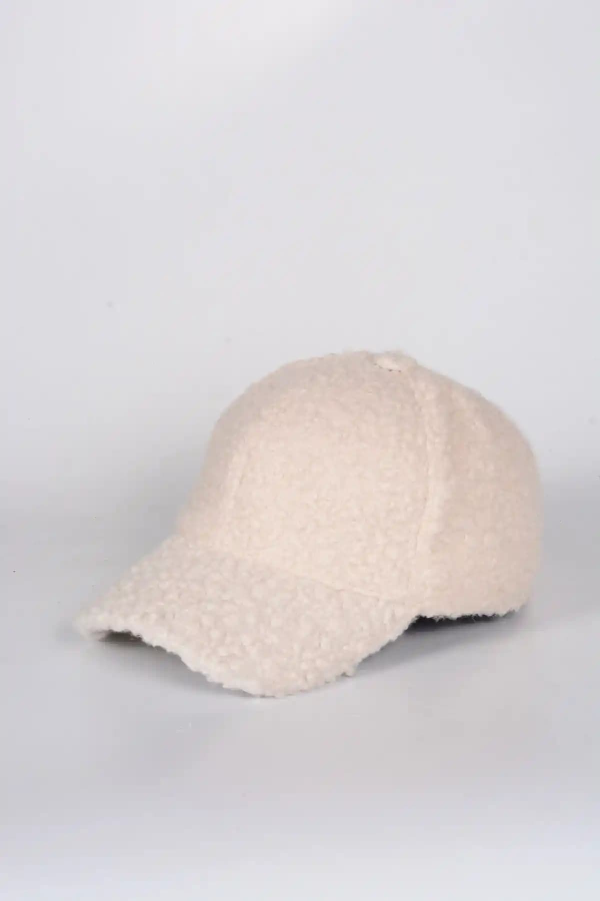 MercantOptan Kadın Kışlık Peluş Şapka: Şıklık ve Konforun Buluşması