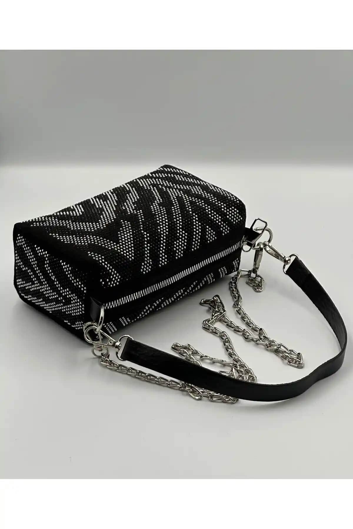 Merdiven6 Askılı Gece Çantası: Şık ve Fonksiyonel Tasarımıyla Gece Şıklığını Tamamlar