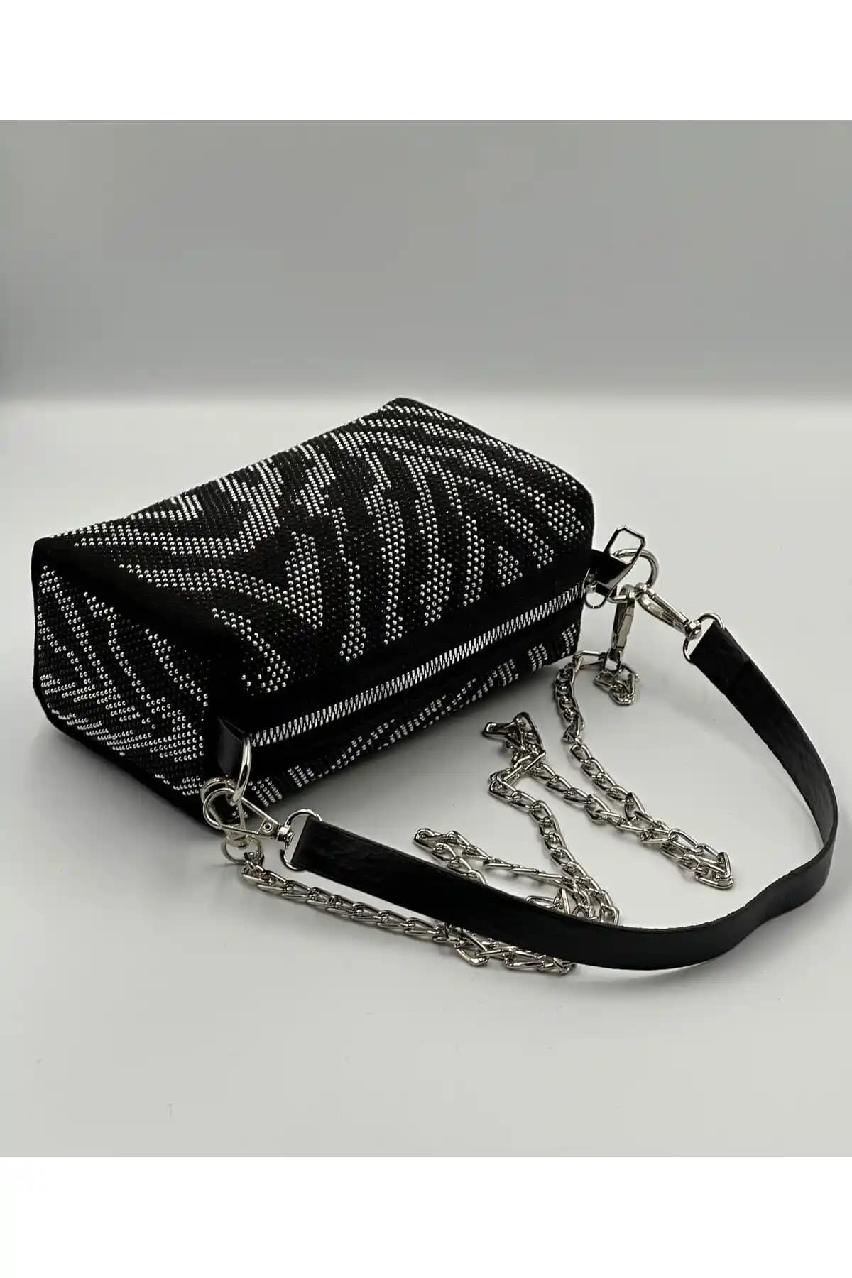 Merdiven6 Askılı Gece Çantası: Şık ve Fonksiyonel Tasarımıyla Gece Şıklığını Tamamlar