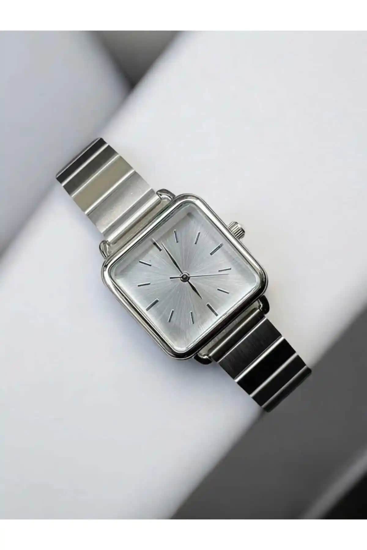 Michael Knight Kol Saati Özel Kutusunda Modern ve Şık Tasarım Detaylarıyla