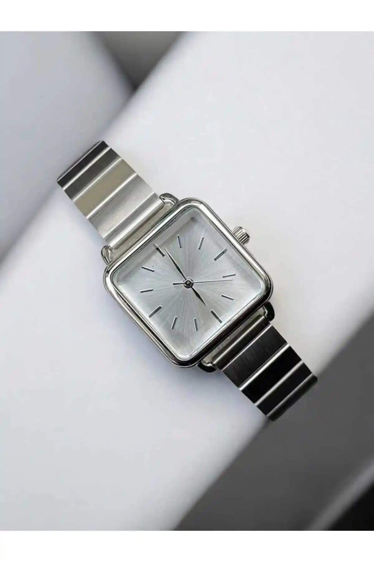 Michael Knight Kol Saati Özel Kutusunda Modern ve Şık Tasarım Detaylarıyla