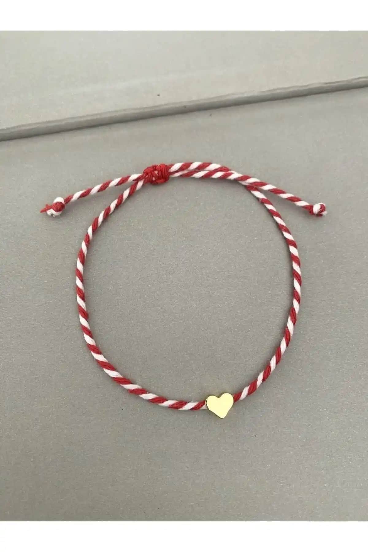 Misto Marteniçka Kalp Bileklik: El Yapımı Şans ve Sevgi Sembolü Aksesuarı