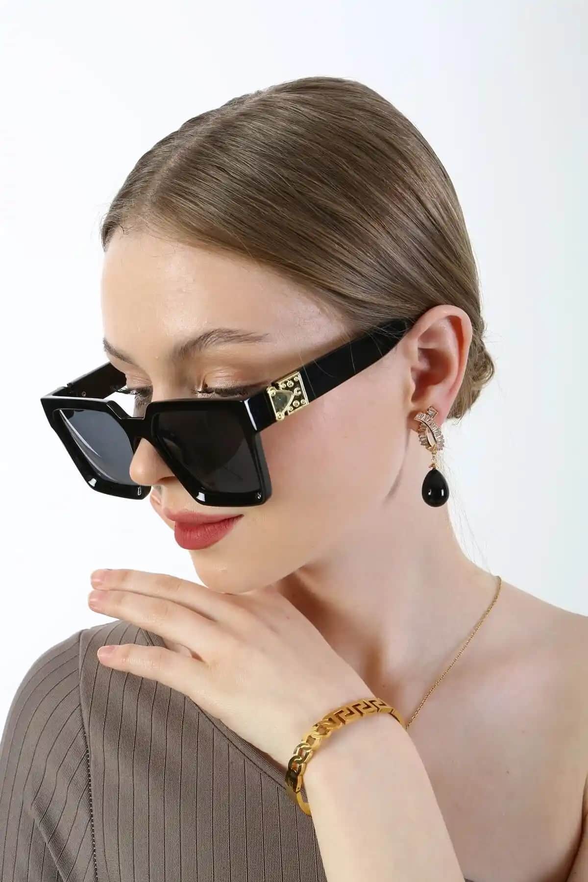 ModaLand Gold Siyah Leopar Güneş Gözlüğü Modern ve Şık Tasarımıyla Günlük Kullanım İçin Uygun