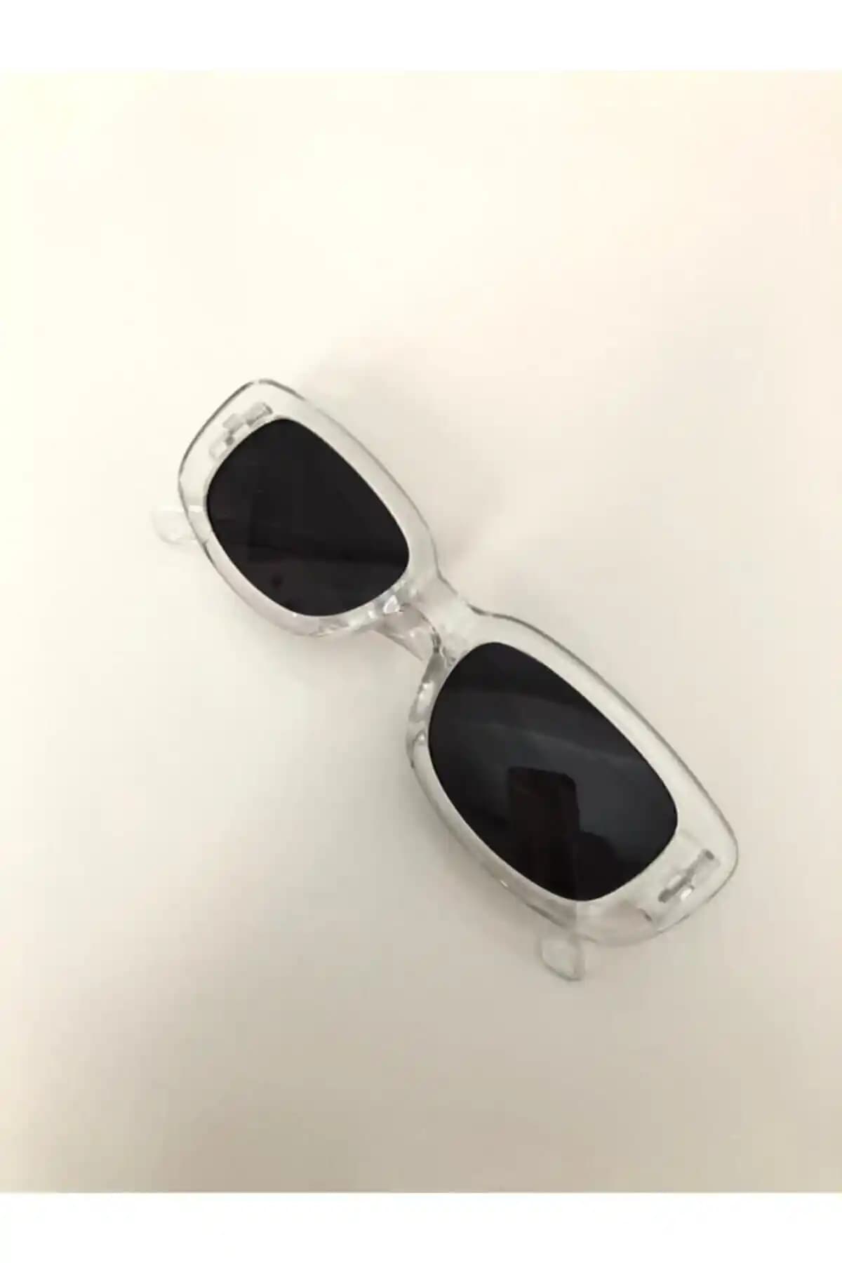 ModaLand Unisex Şeffaf Kare Dikdörtgen Vintage Güneş Gözlüğü ile Tarz ve Koruma