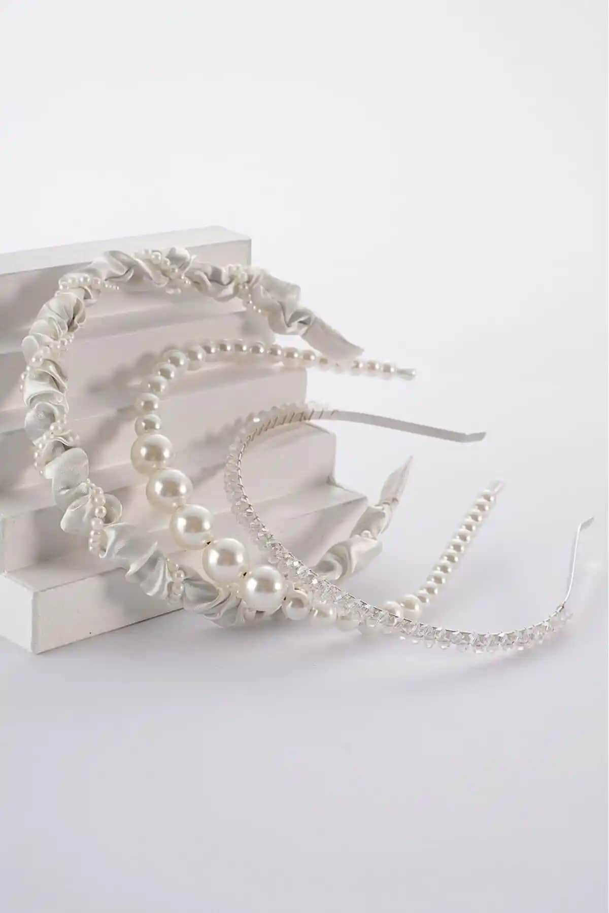 Modernist Ekru Büzgülü Taşlı İnci Taç Seti Şıklık ve Zarafetin Buluşması