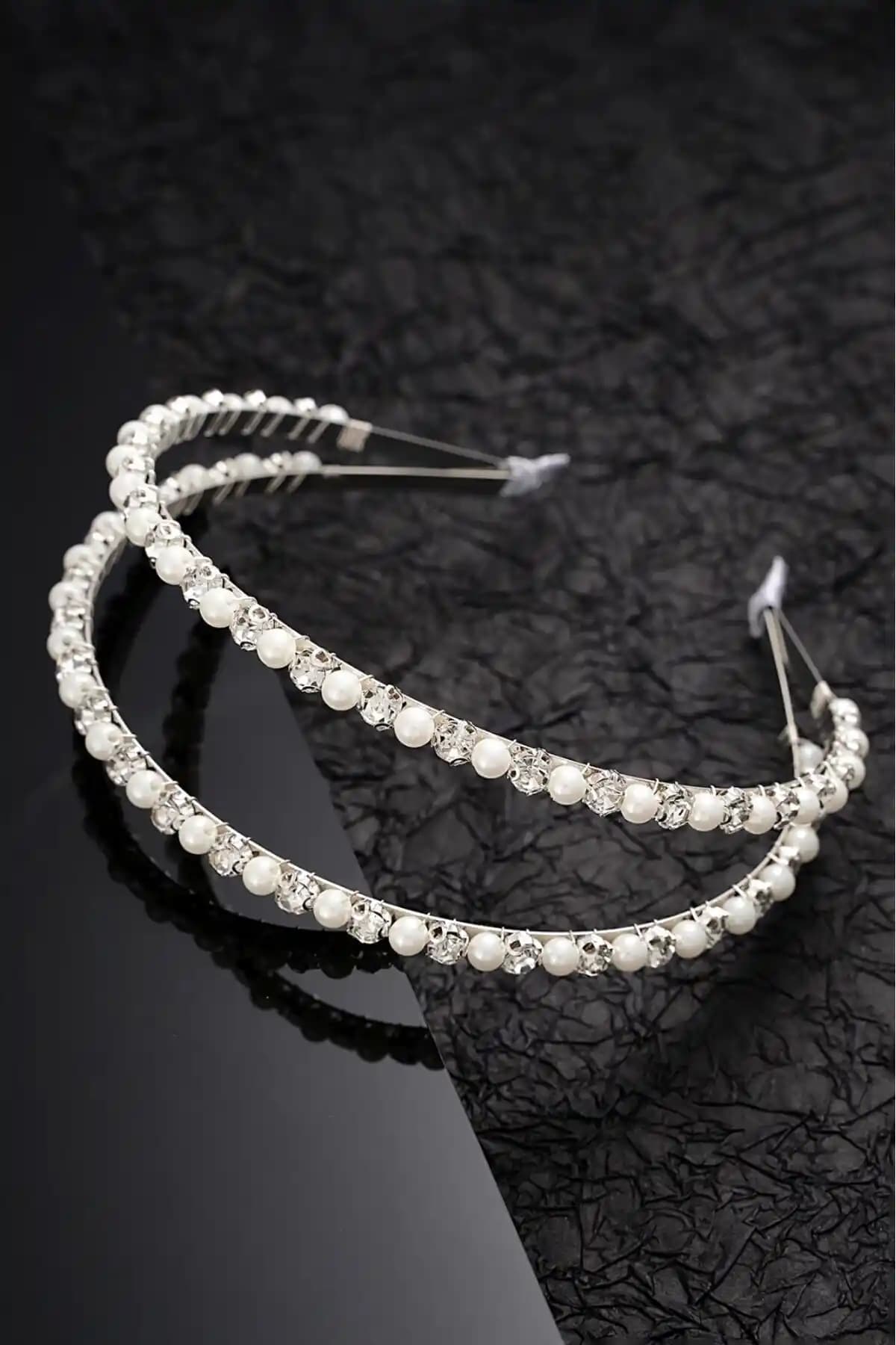 Modernist Incili ve Zirkon Taşlı Çift Sıralı Gelin Tacı ile Şıklığınızı Tamamlayın