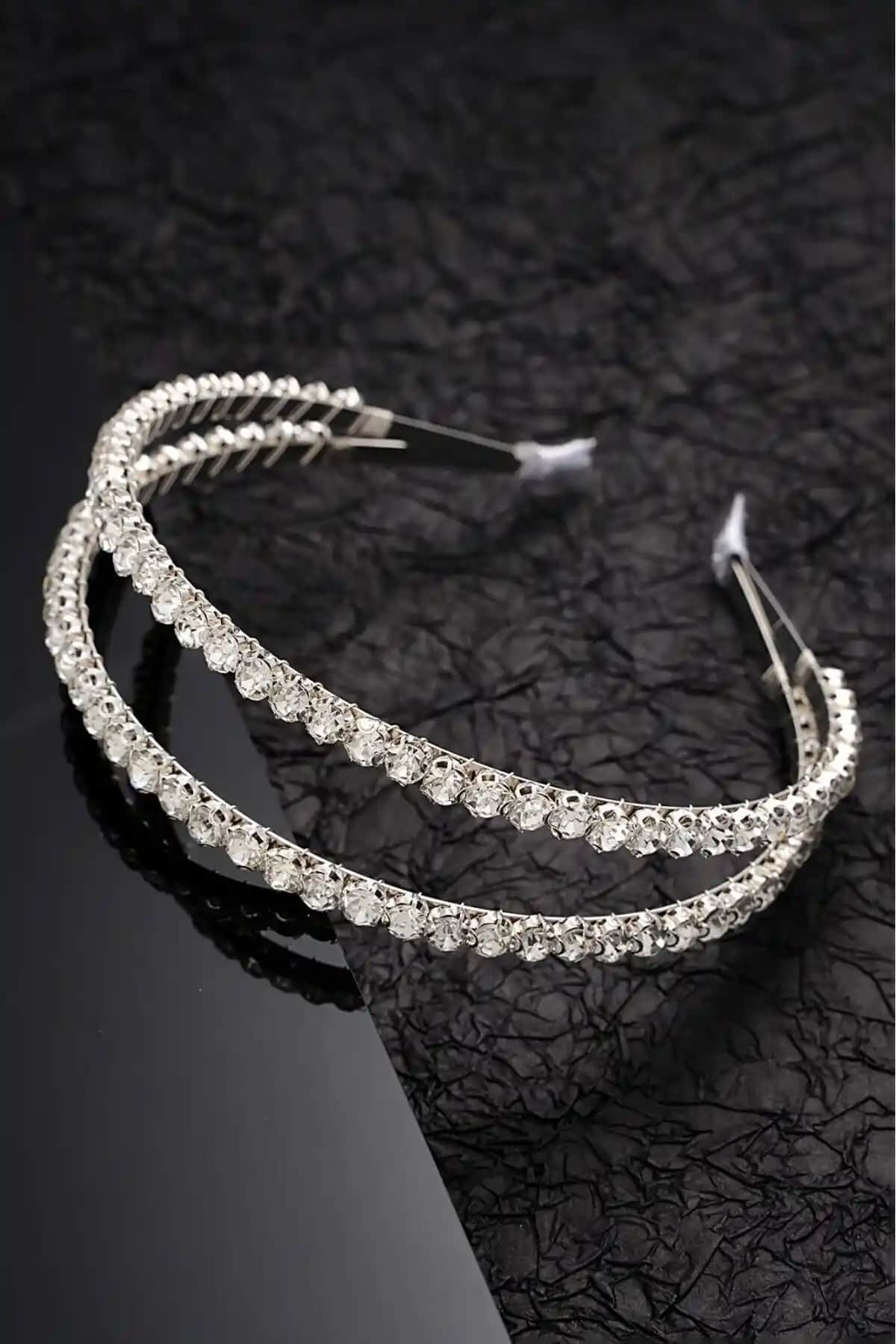 Modernist Zirkon Taşlı Çift Sıralı Gelin Tacı Estetik ve Dayanıklı Tasarım