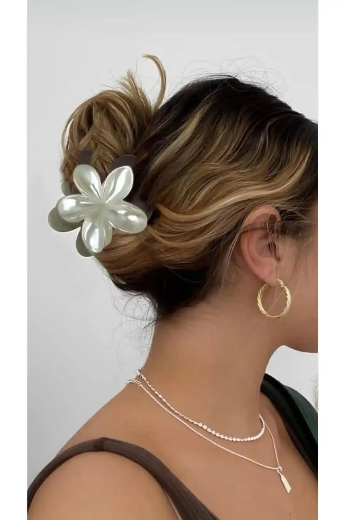 2025'te Monalisa Beyaz Lotus Tokasıyla Şıklık ve Rahatlık Bir Arada