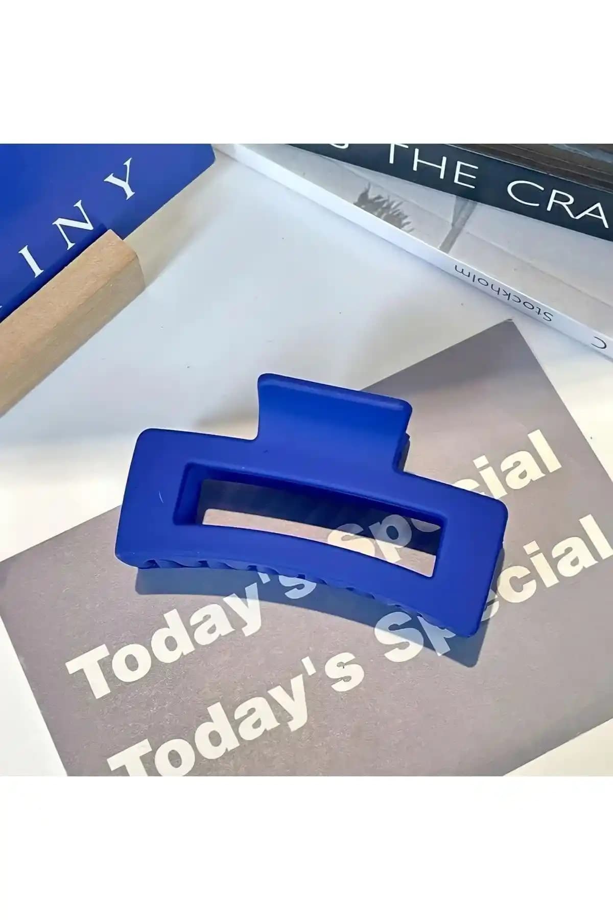 Monalisa Kadın Mandal Toka: Şık Tasarım ve Pratik Kullanım İçin Mavi Saç Aksesuarı