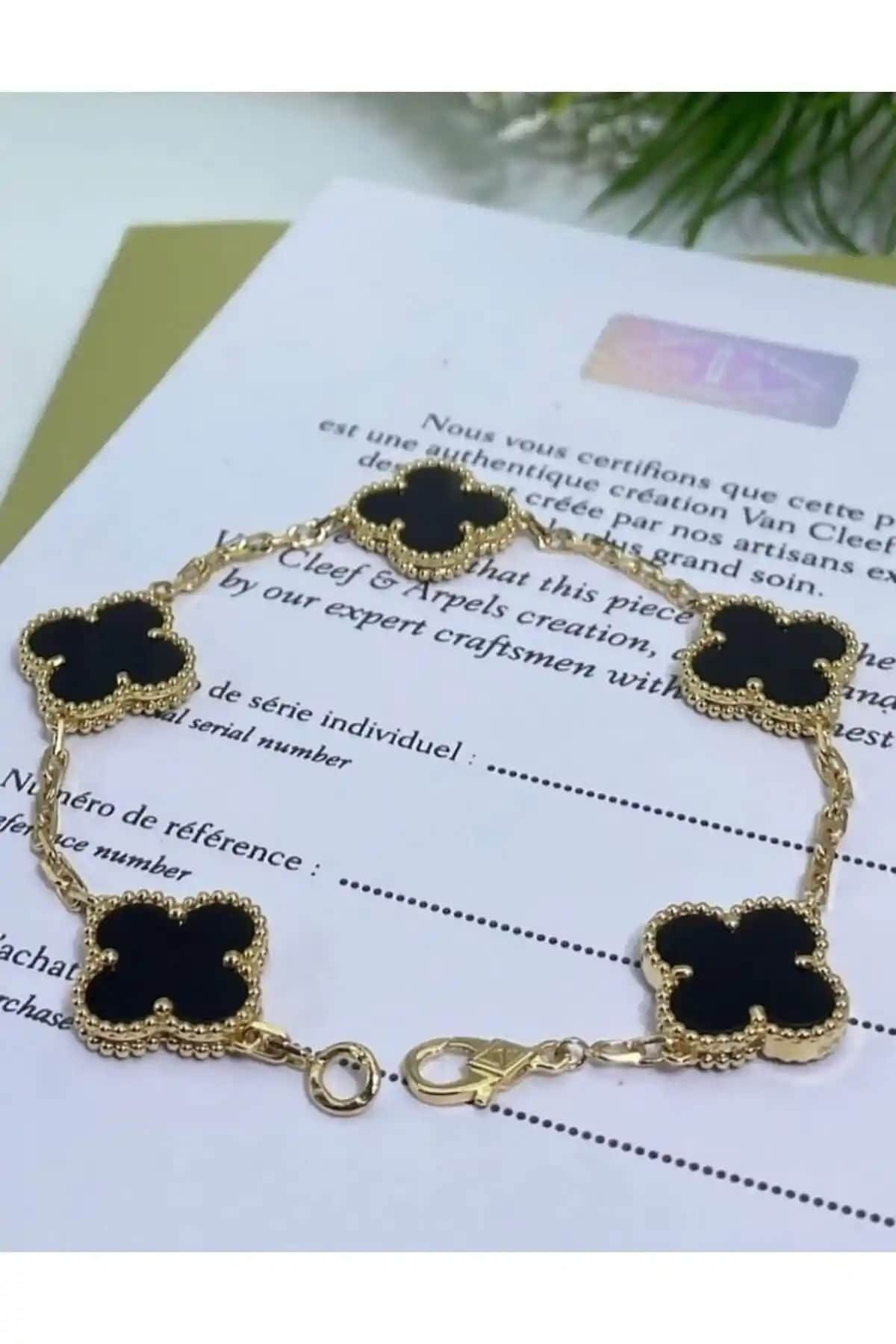 Monalisa Toka Kadın Siyah Bileklik: Modern Tasarım ve Dayanıklılık Sunan Şık Aksesuar