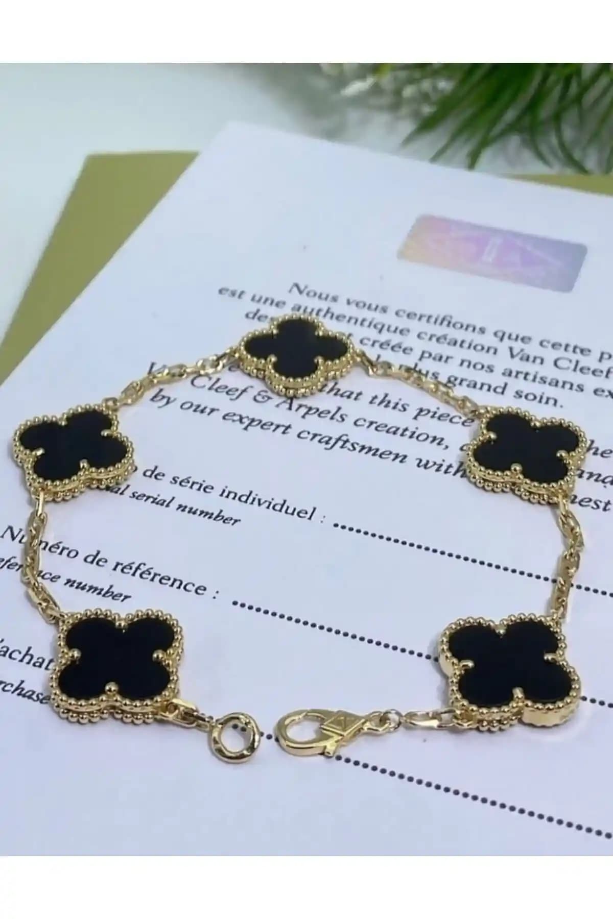 Monalisa Toka Kadın Siyah Bileklik: Modern Tasarım ve Dayanıklılık Sunan Şık Aksesuar