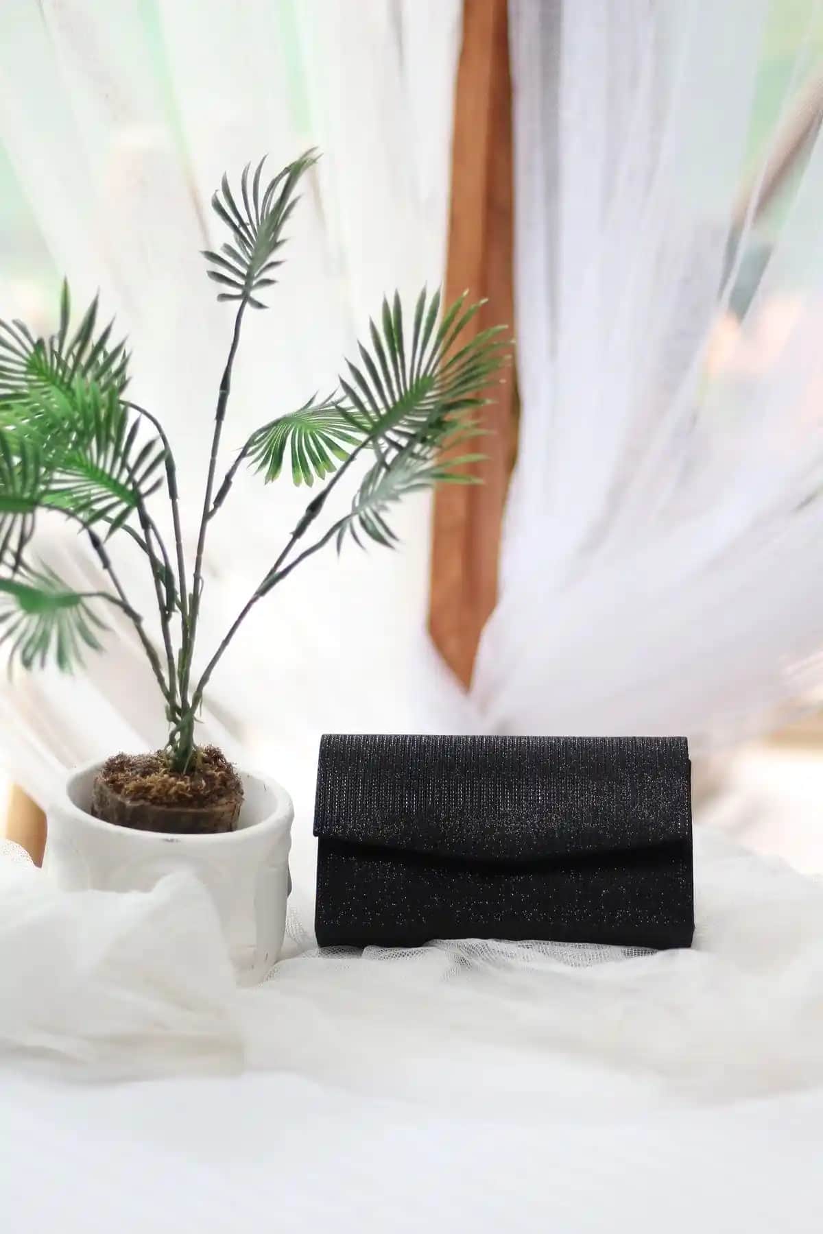 Moom Bag Kadın Simli Siyah Mini Kutu Omuz Çantası: Şıklık ve Fonksiyonellik Bir Arada