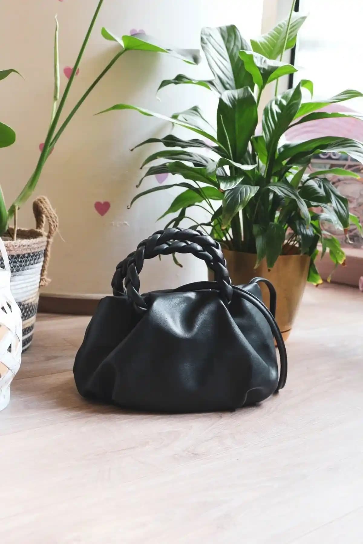 Moom Bag Siyah Kadın Omuz Çantası Yüksek Kaliteli Suni Deri ve Şık Tasarım