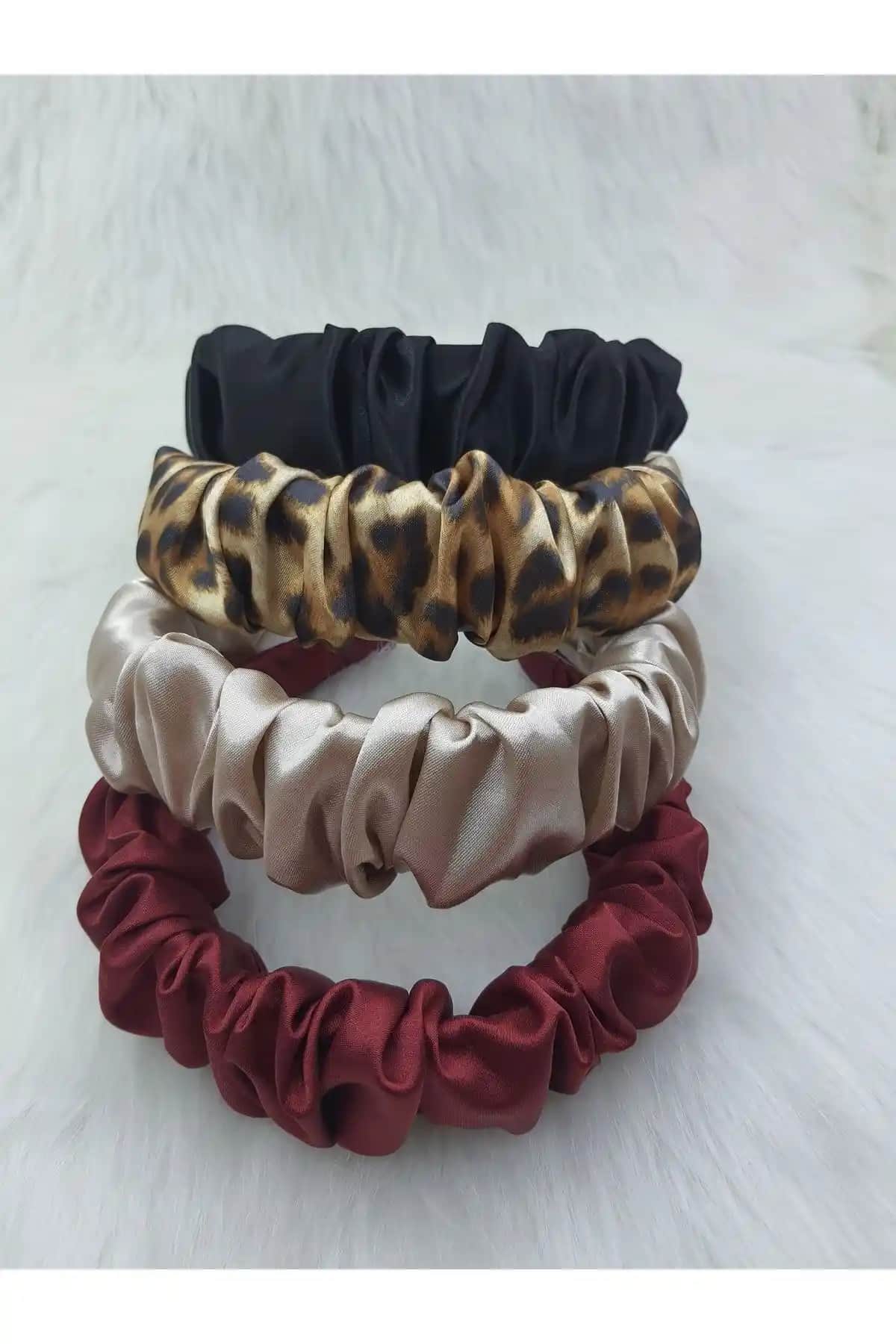 MSL AKSESUAR Saten Büzgülü 4 Lü Taç Seti: Şıklık ve Konforun Birleşimi