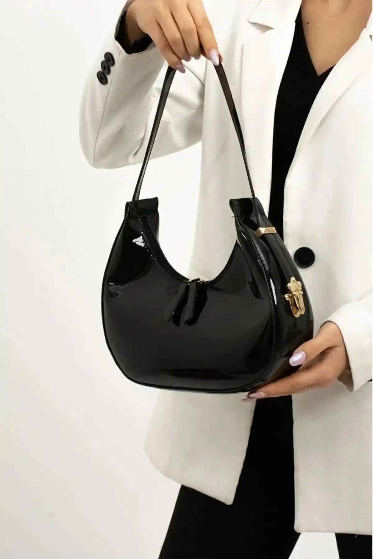 Mybag Kadın Rugan Deri Baget Cherry Çanta Günlük ve Özel Kullanım İçin Şık Bir Seçenek