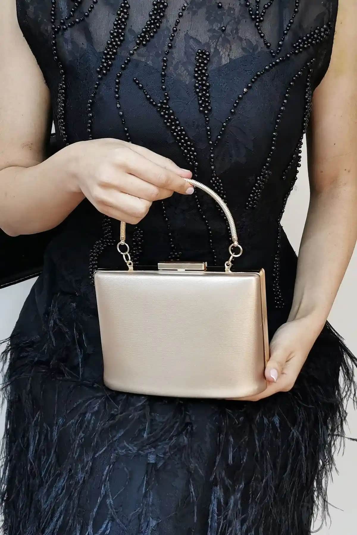 NAZART Kumaş Bronz Abiye Bayan Çantası: Şık ve Pratik Tasarım ile Özel Günler İçin