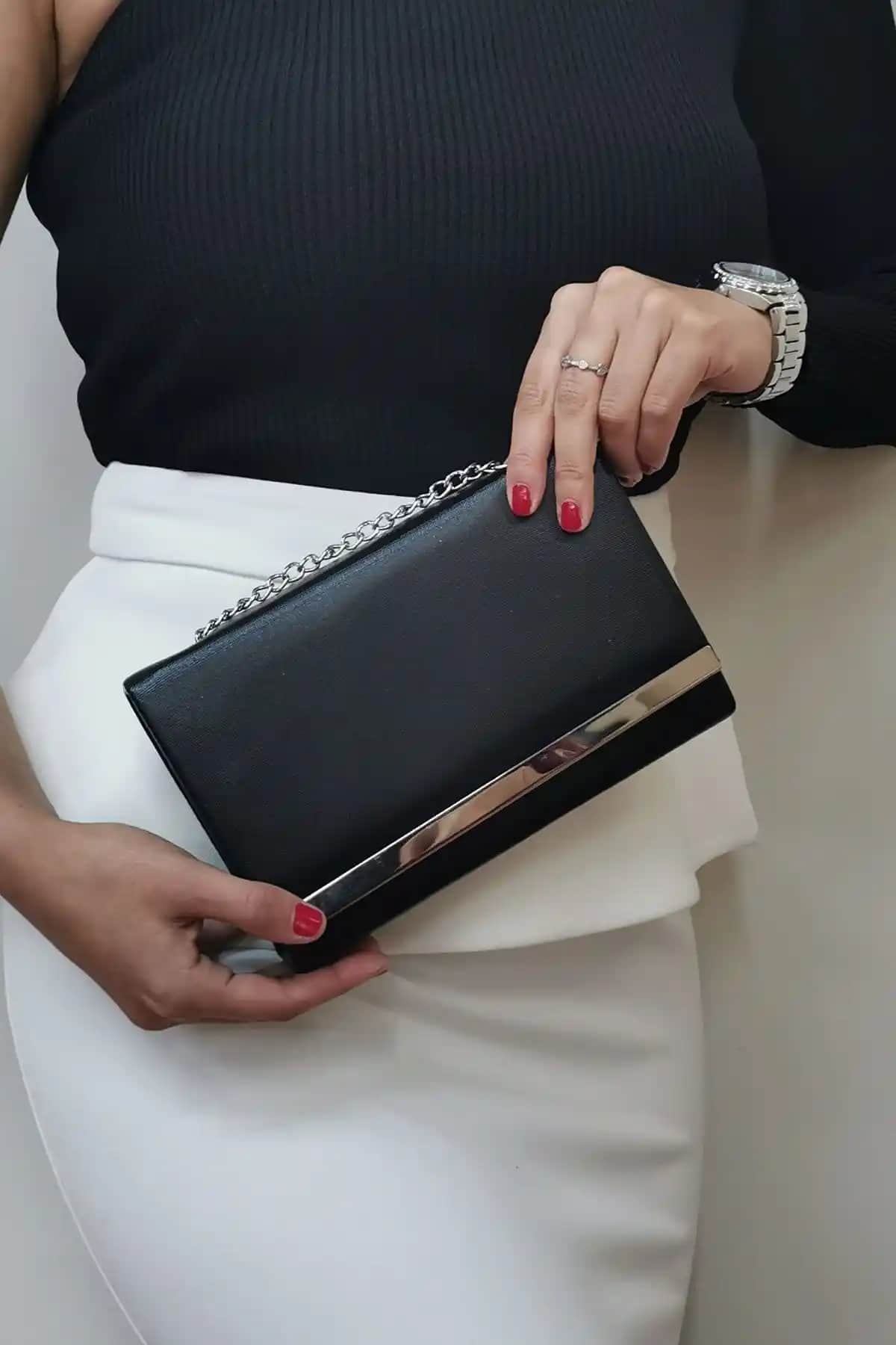 NAZART Siyah Suni Deri Abiye Bayan Çantası Şıklık ve İşlevselliği Bir Arada Sunar