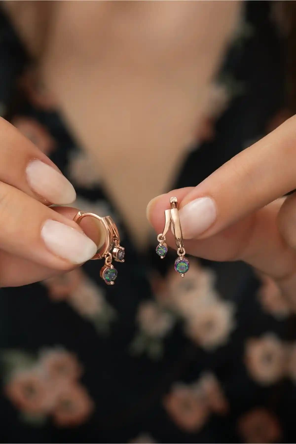 NEREZE 925 Ayar Çift Mistik Topaz Taşlı Küpe Estetik ve Dayanıklı Tasarım