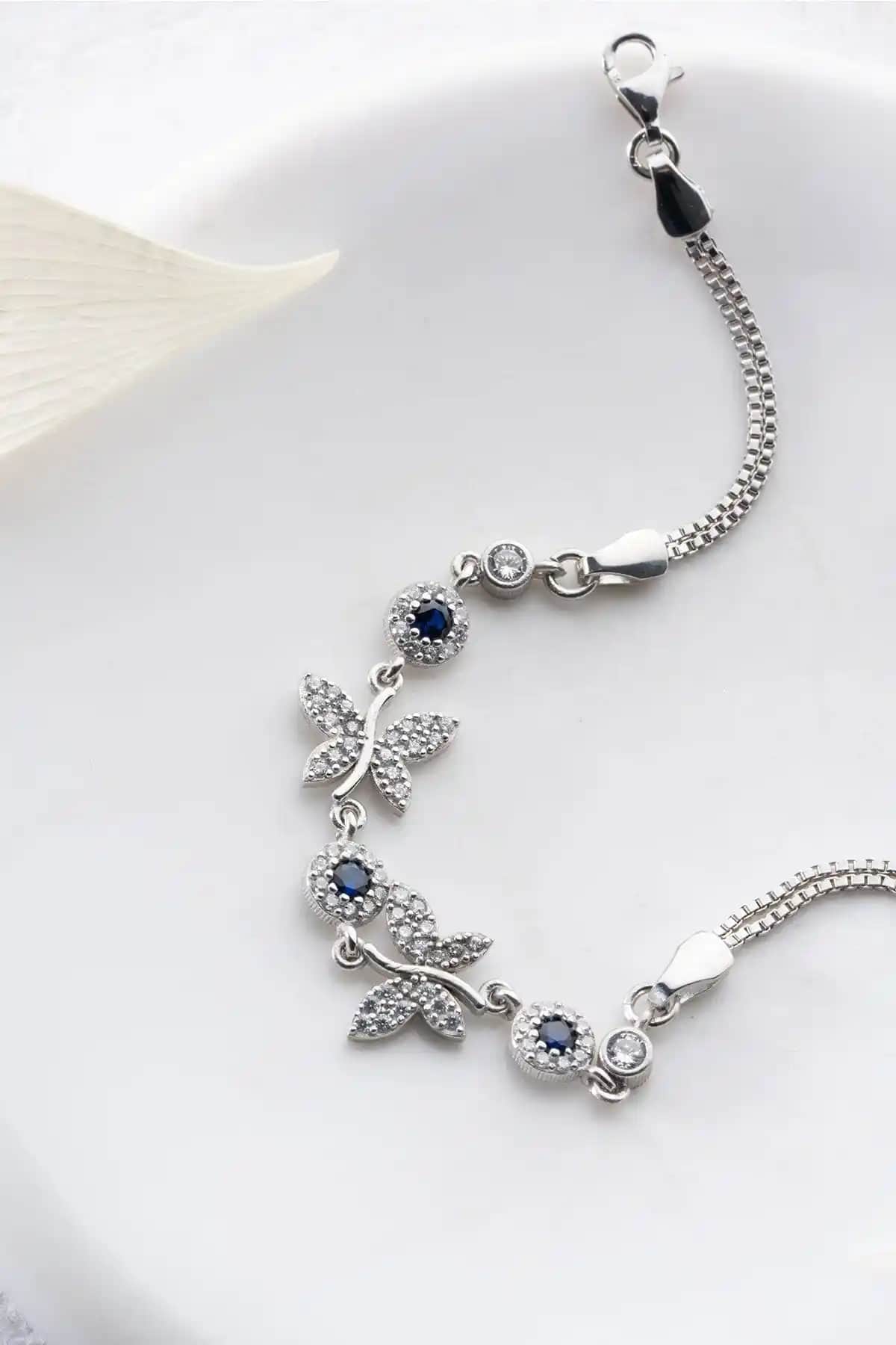 NEREZE 925 Ayar Gümüş Çift Kelebek Mavi Taş Detaylı Bileklik Şıklık ve Kalitenin Buluşması