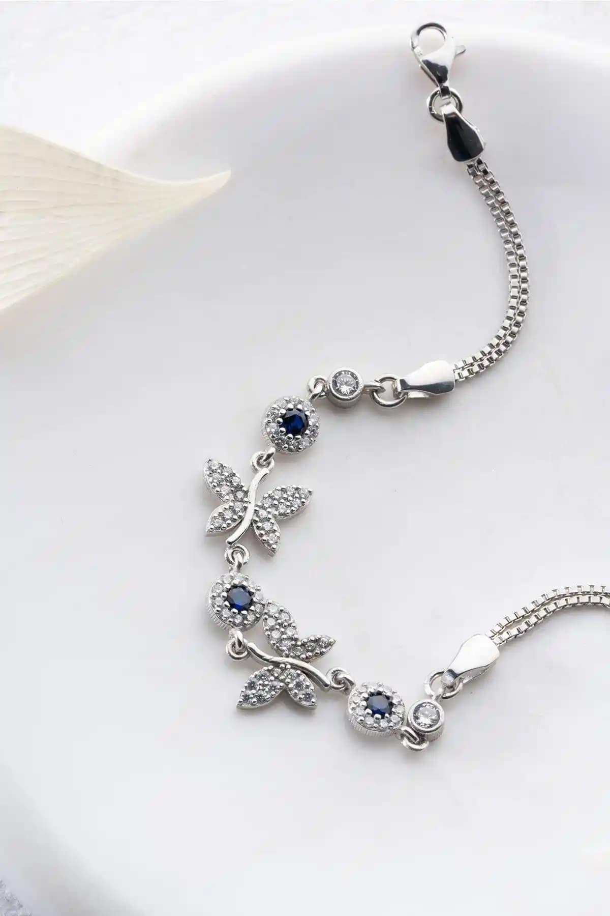 NEREZE 925 Ayar Gümüş Çift Kelebek Mavi Taş Detaylı Bileklik Şıklık ve Kalitenin Buluşması